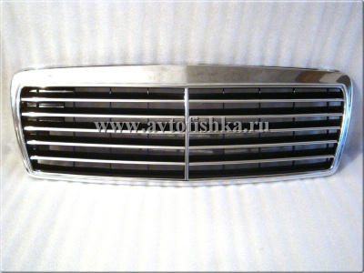 Mercedes E W210 (95-99) решетка радиатора черная, дизайн "Авангард".